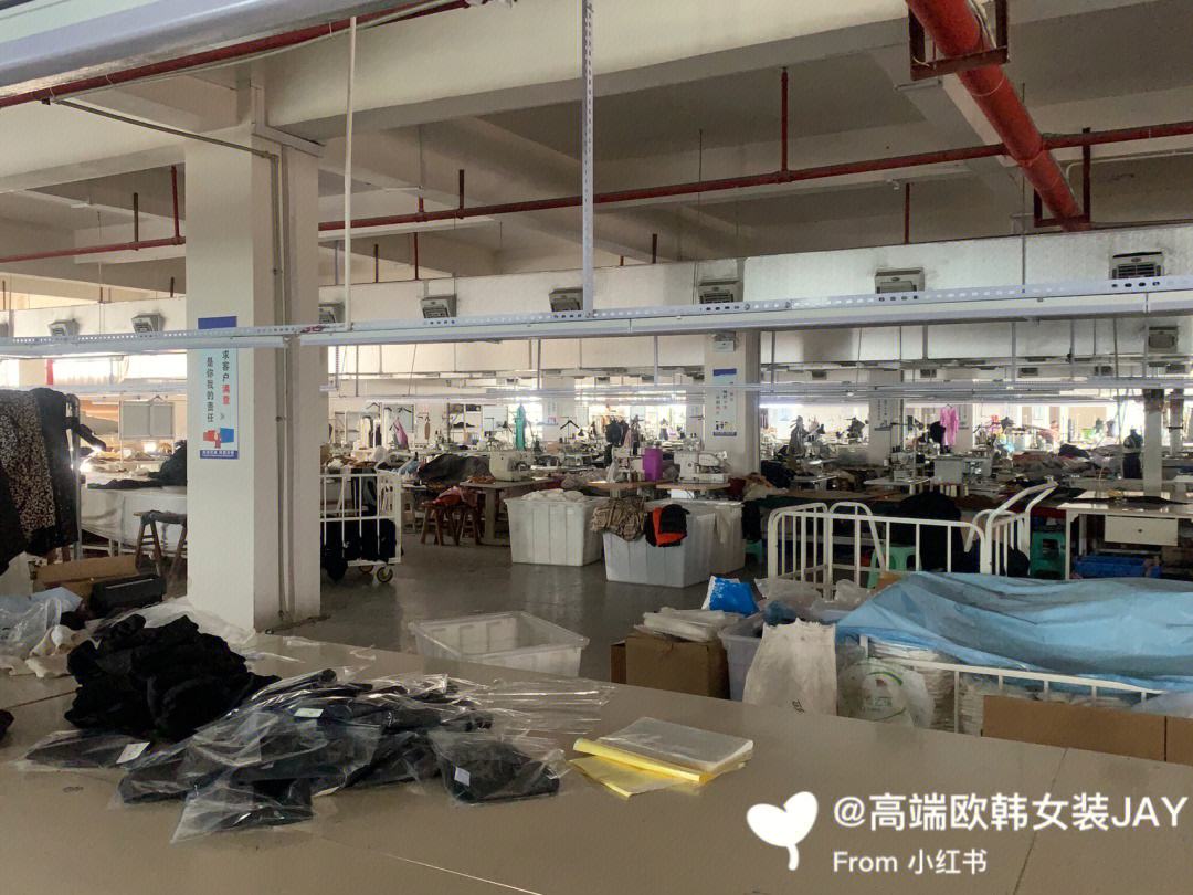 服裝加工廠的環(huán)境今天到工廠看生產(chǎn)進(jìn)度啦